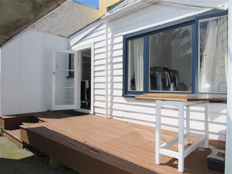 8A Drummond Street, Mount Cook, Wellington - Carousel 1