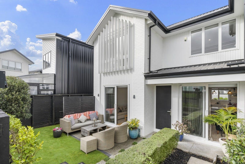24A Lyndhurst Street, Wai o Taiki Bay, Auckland - Carousel 1