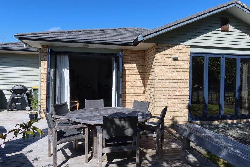 7 Frenz Drive, Titirangi, Auckland - Carousel 2