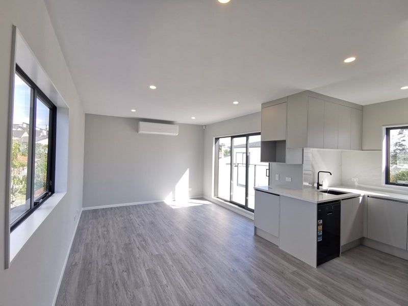 13C Windermere Crescent, Blockhouse Bay, Auckland - Carousel 2