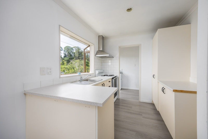 25 Loughanure Place, Massey, Auckland - Carousel 2