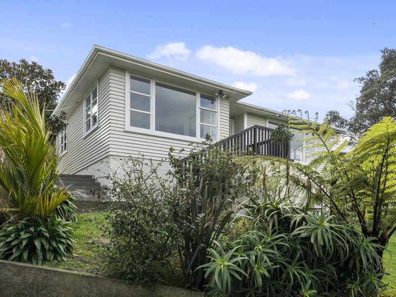 4 Donlin Road, Pukerua Bay, Porirua - Carousel 1