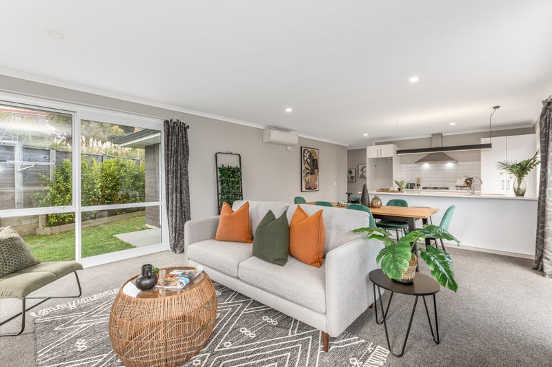 33 Tradewinds drive, Whitby, Porirua - Carousel 1
