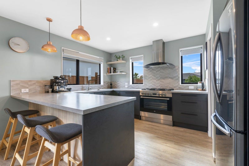17 Tara Crescent, Woodend, Woodend - Carousel 1
