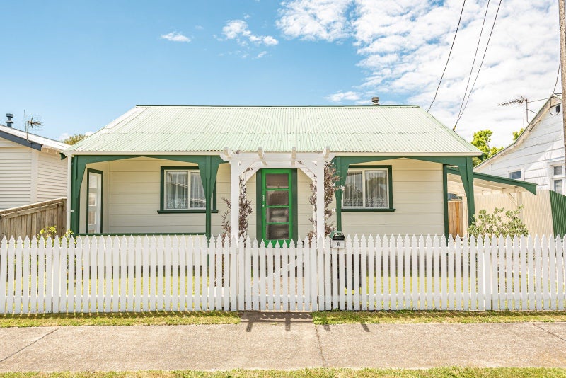8 Lowther Street, Whanganui, Whanganui - Carousel 1
