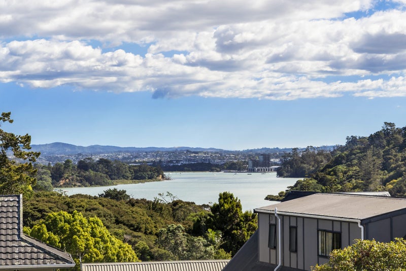 17 Hale Crescent, Bayview, Auckland - Carousel 2