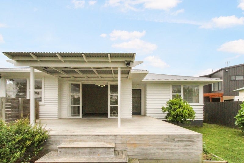 3 Clinton Avenue, Te Atatu Peninsula, Auckland - Carousel 2