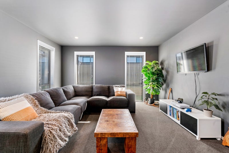 8 Magpie Place, Wanaka - Carousel 1