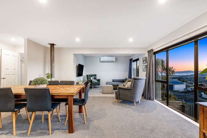 8 Outram Grove, Kelson, Lower Hutt - Carousel 2