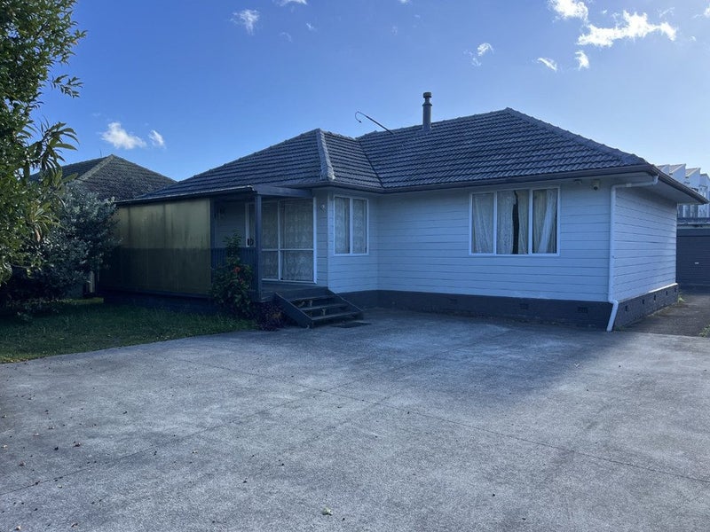 641 Te Atatu Road, Te Atatu Peninsula, Auckland - Carousel 1