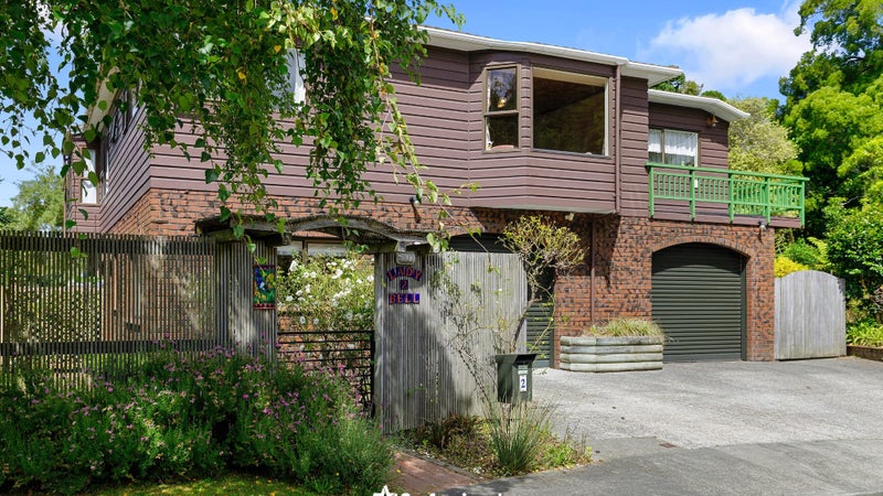 2 Lady Bell Grove, Lowry Bay, Lower Hutt - Carousel 1