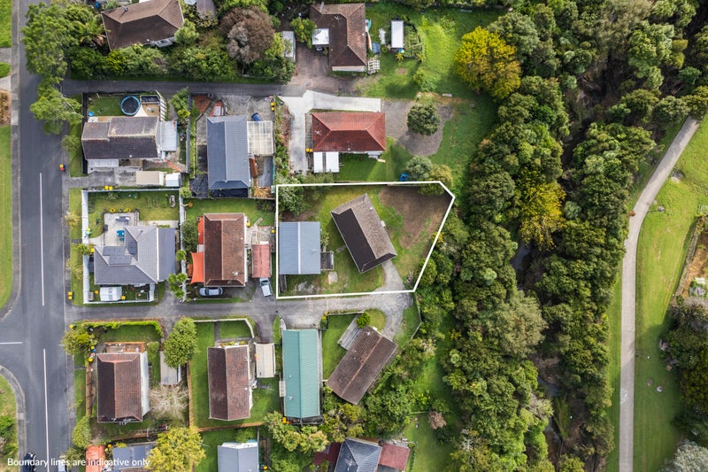 18 Chislehurst Street, Henderson, Auckland - Carousel 1