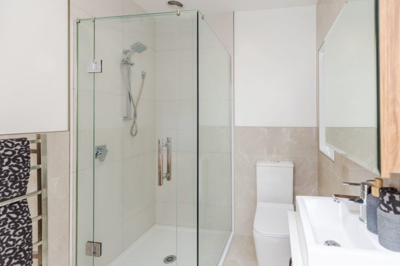 2/14 Hammond Street, Hamilton Central, Hamilton - Carousel 25