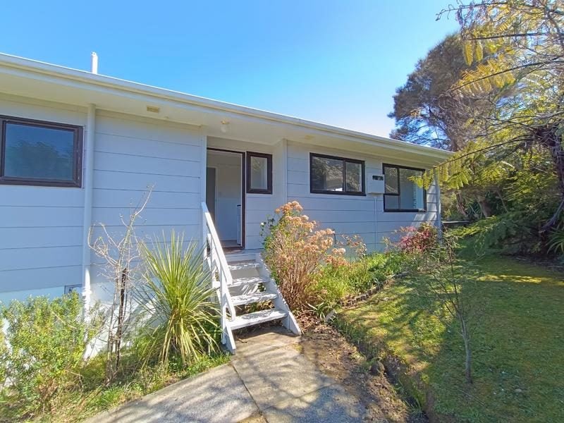 8 Gaff Place, Whitby, Porirua - Carousel 2