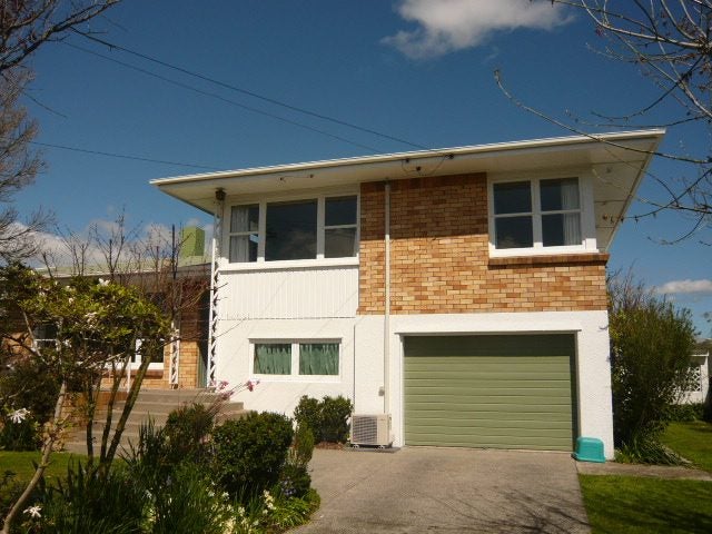 3 Garnett Avenue, Forest Lake, Hamilton - Carousel 1