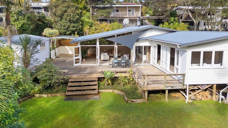 101 Daffodil Street, Titirangi, Auckland - Carousel 1