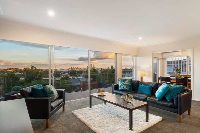 18 Martin Crescent, Northcote, Auckland - Carousel 1