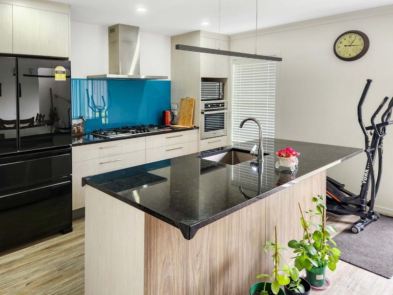 8 Taiko Place, Kenepuru, Porirua - Carousel 2