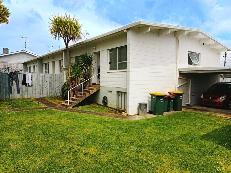 1 Park Avenue, Birkenhead, Auckland - Carousel 1