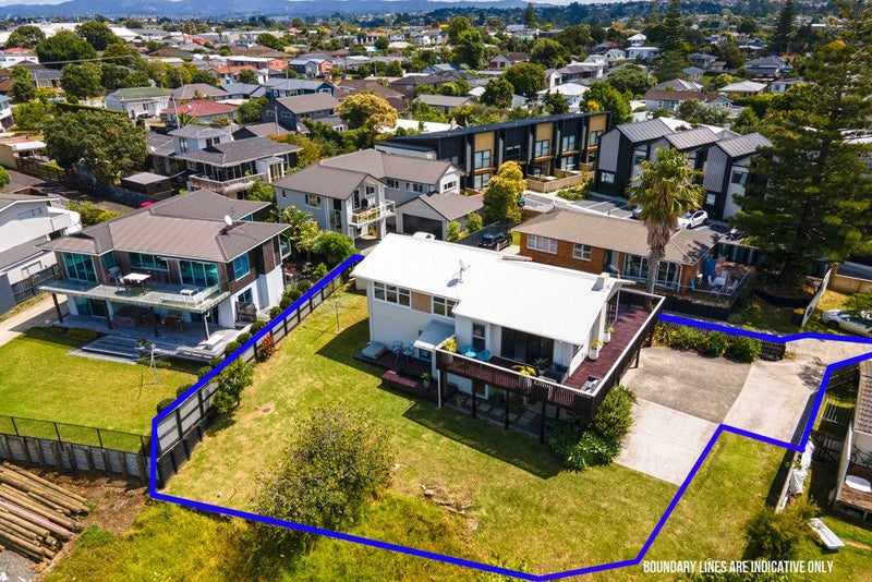 33 Dawnhaven Drive, Te Atatu Peninsula, Auckland - Carousel 26