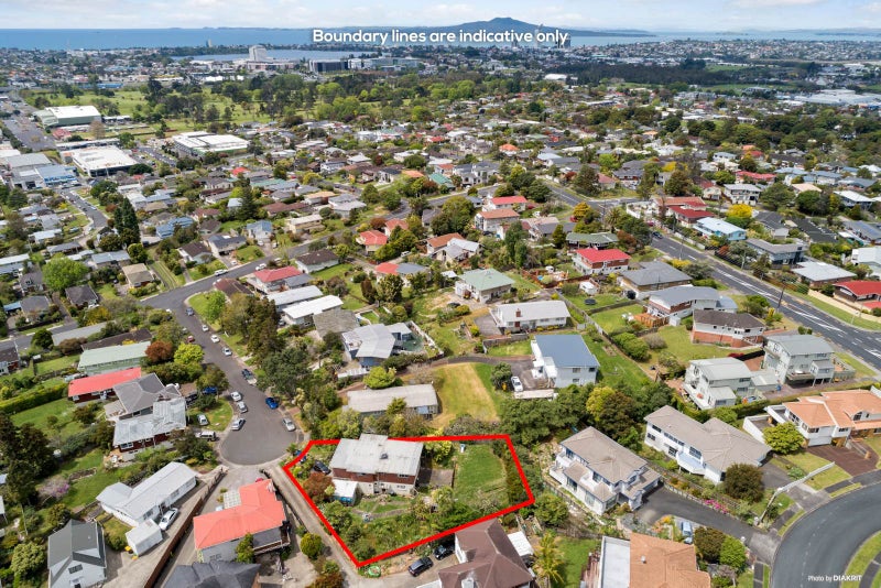 16 Cheryl Place, Hillcrest, Auckland - Carousel 1