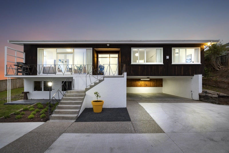 77 Easther Crescent, Kew, Dunedin - Carousel 1