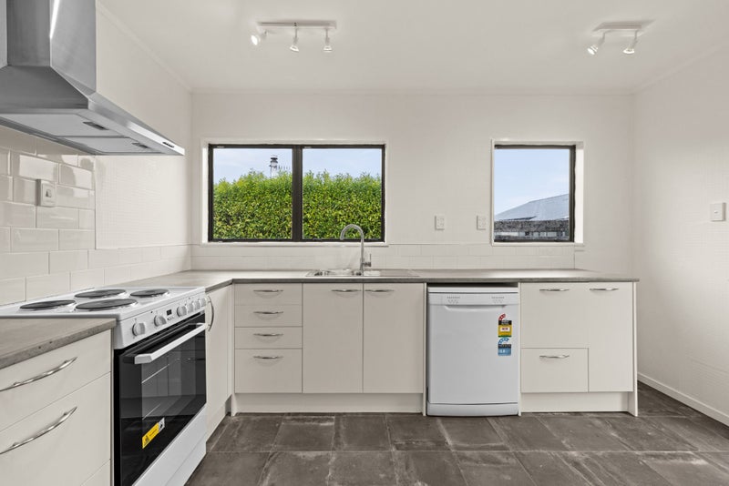 905 Collinge Road, Mayfair, Hastings - Carousel 2