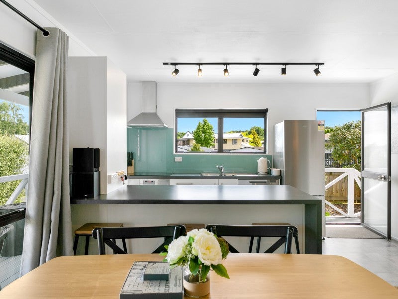 18 Newberry Place, Richmond Heights, Taupo - Carousel 1