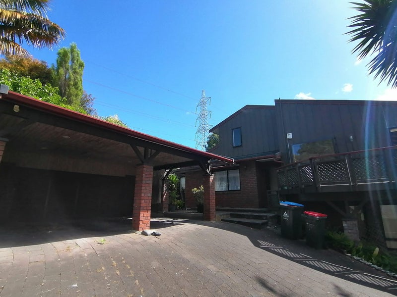 4 Royal Viking Way, Lynfield, Auckland - Carousel 1