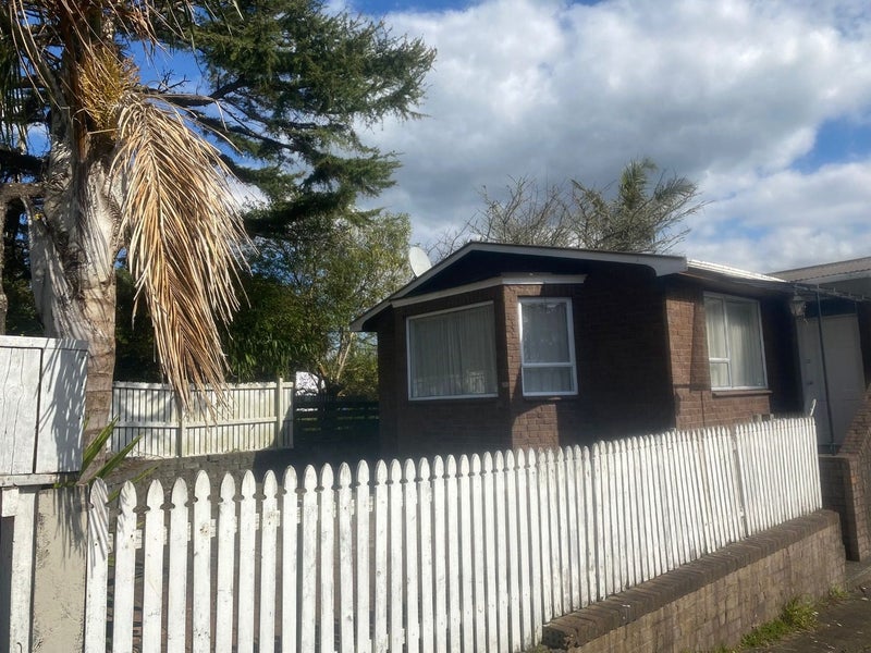 115 View Road, Sunnyvale, Auckland - Carousel 1