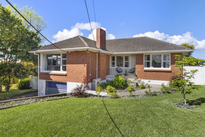 12 Fairlea Road, Te Atatu South, Auckland - Carousel 1