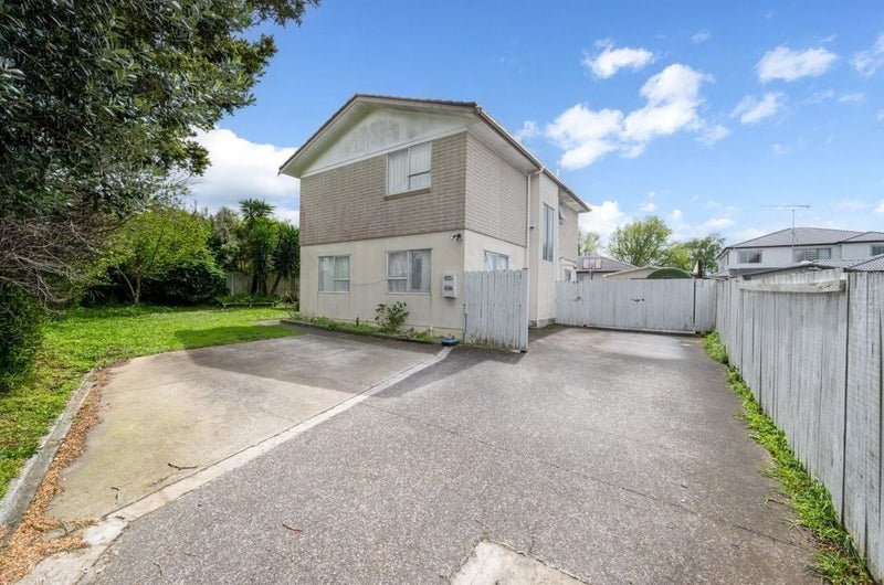 146 Gills Road, Half Moon Bay, Auckland - Carousel 2