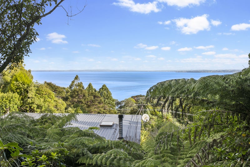 94 Takahe Road, Titirangi, Auckland - Carousel 1