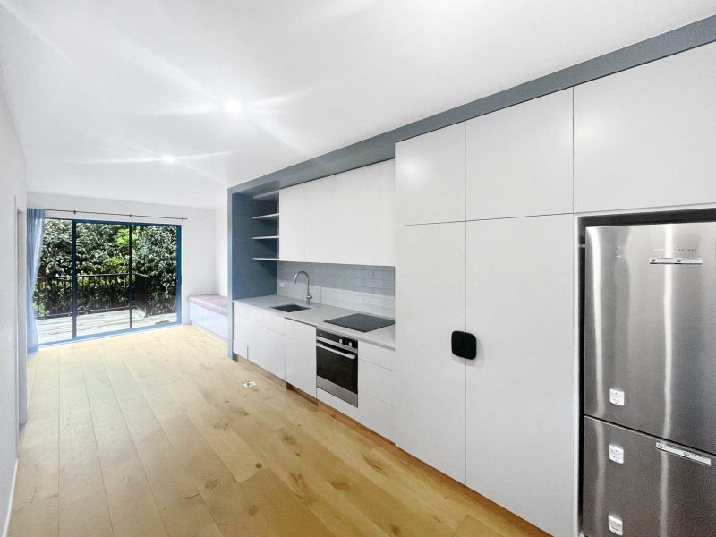 10 Mah Lane, Hillsborough, Auckland - Carousel 2