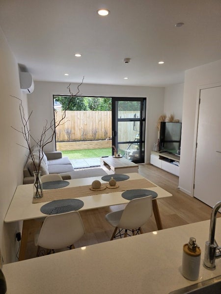 9/43 Yeovil Road, Te Atatu Peninsula, Auckland - Carousel 1