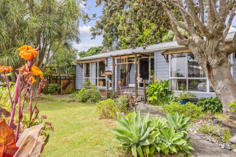 5 Marere Avenue, Paraparaumu - Carousel 1