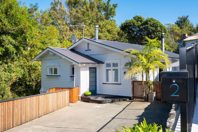 2 Convent Road, Bluff Hill, Napier - Carousel 1