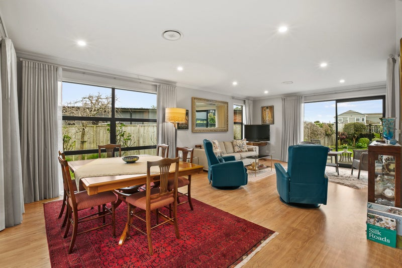 10 Francis Douglas Drive, Westown, New Plymouth - Carousel 2