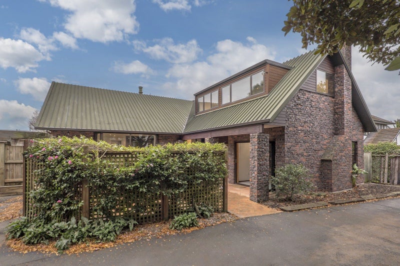 86A Memorial Avenue, Ilam, Christchurch - Carousel 1