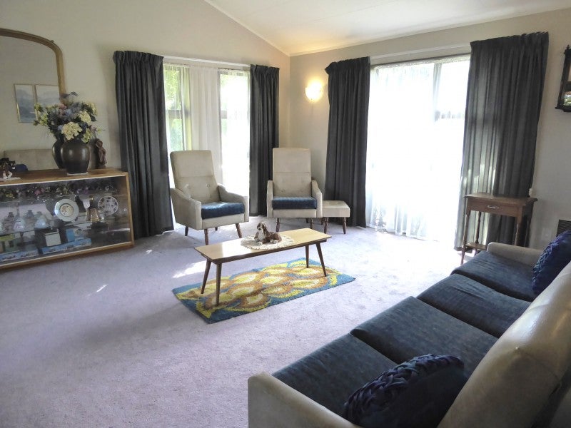 17 Westhaven Grove, Takaro, Palmerston North - Carousel 2