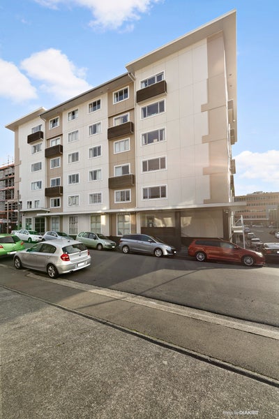 114/12 Martin Square, Te Aro, Wellington - Carousel 12