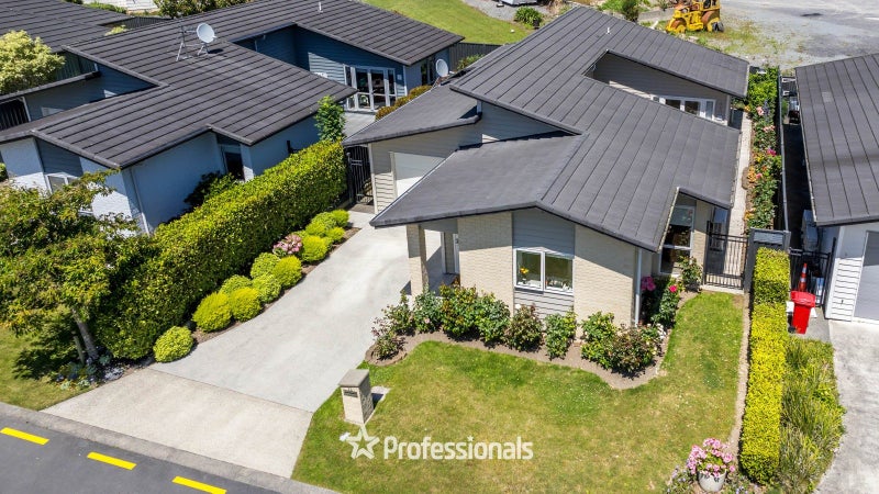 13 Somerby Mews, Silverstream, Upper Hutt - Carousel 1