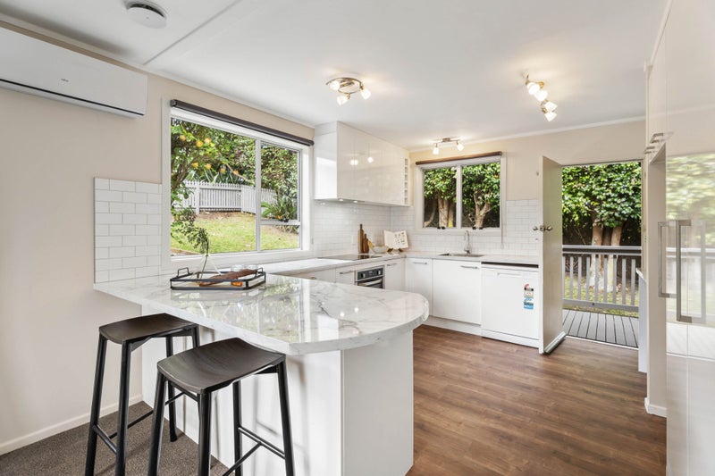 10 Kawaka Street, Titirangi, Auckland - Carousel 2