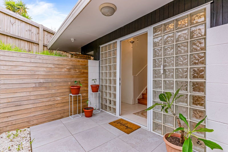 6 Mahinga Place, Massey, Auckland - Carousel 1