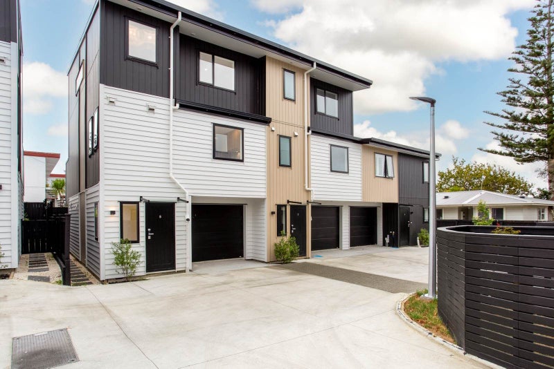 14/13 Arawa Street, New Lynn, Auckland - Carousel 15