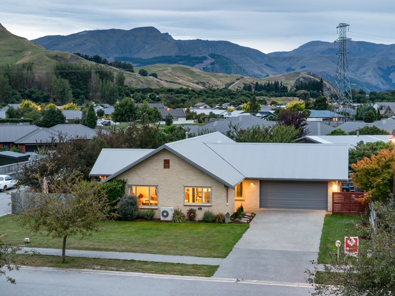 8 Herries Lane, Lake Hayes, Queenstown - Carousel 1