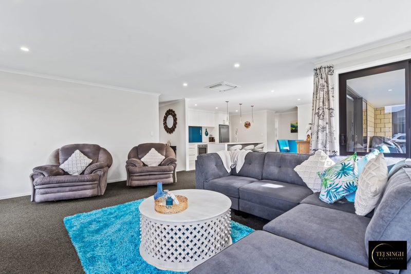 1 Captain Mitchell Drive, Opaheke, Papakura - Carousel 2