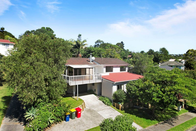 6 Mistletoe Place, Browns Bay, Auckland - Carousel 2