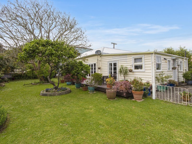 16 George ST, Hikurangi, HIKURANGI - Carousel 1