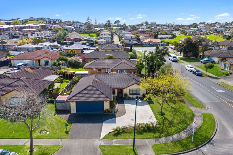 36 Skelton Avenue, Randwick Park, Auckland - Carousel 1